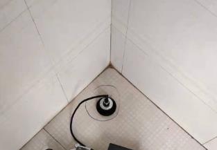 得荣卫生间漏水维修之 loft 夹层储藏室毗邻暗管渗水哪家好，推荐诚匠小爱修缮